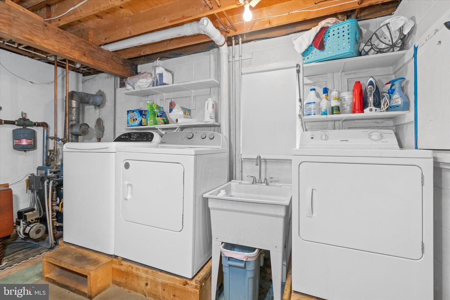 300 Bohemia Avenue photo 39