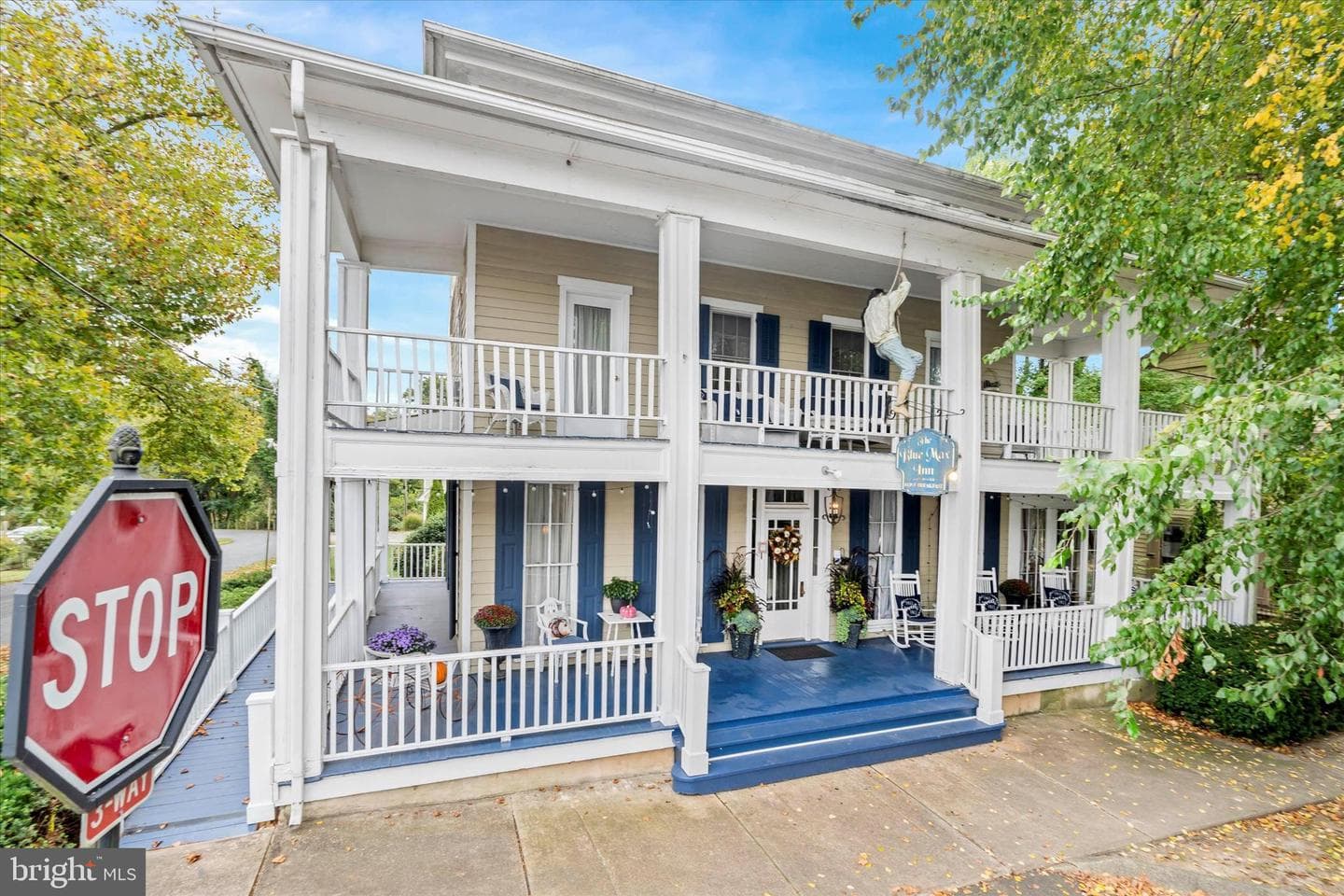300 Bohemia Avenue photo 4