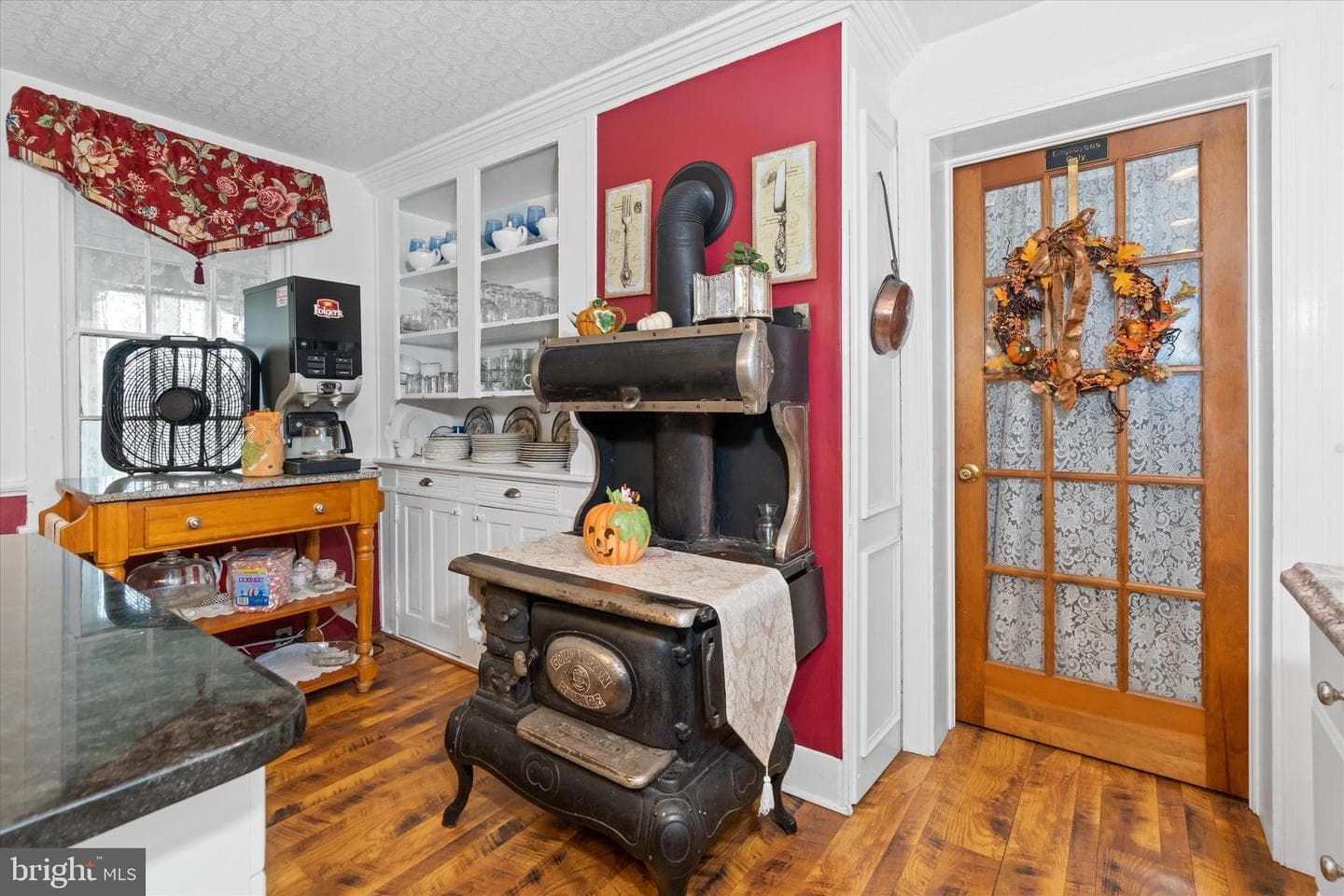 300 Bohemia Avenue photo 47