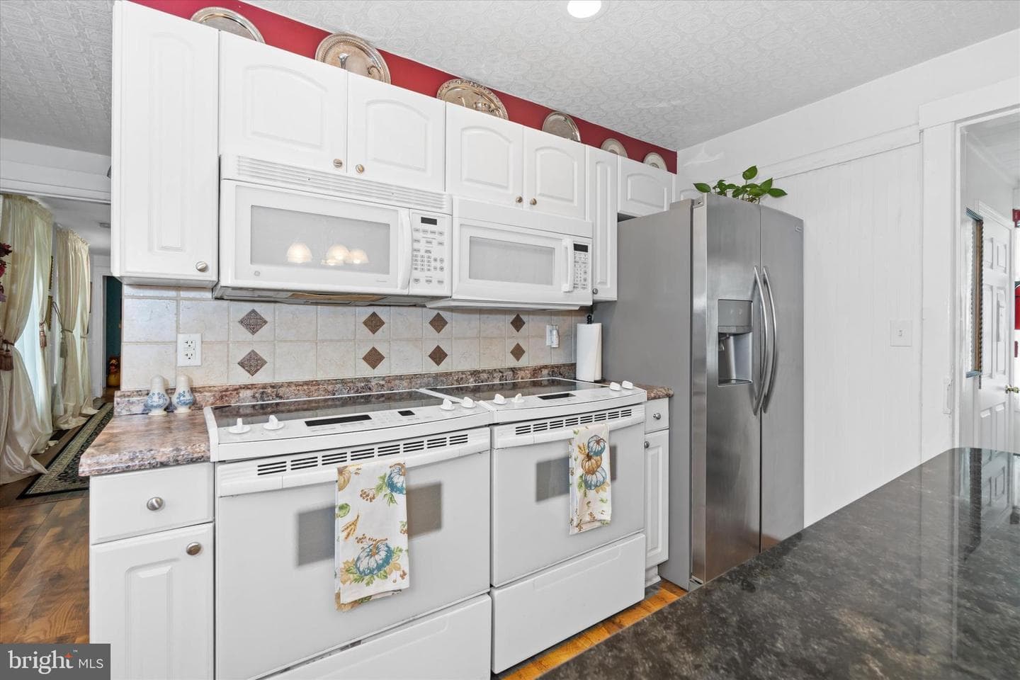 300 Bohemia Avenue photo 50