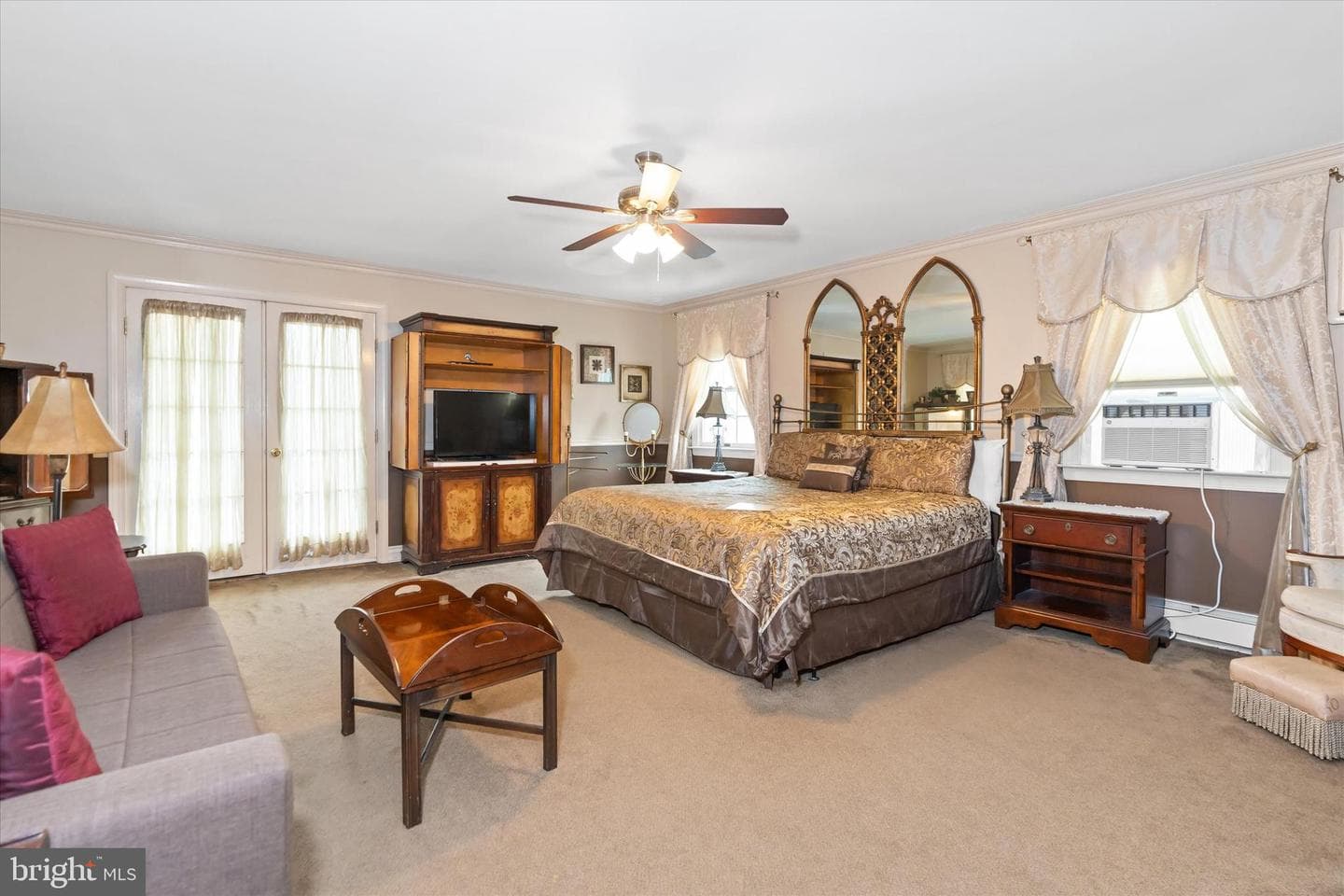 300 Bohemia Avenue photo 53