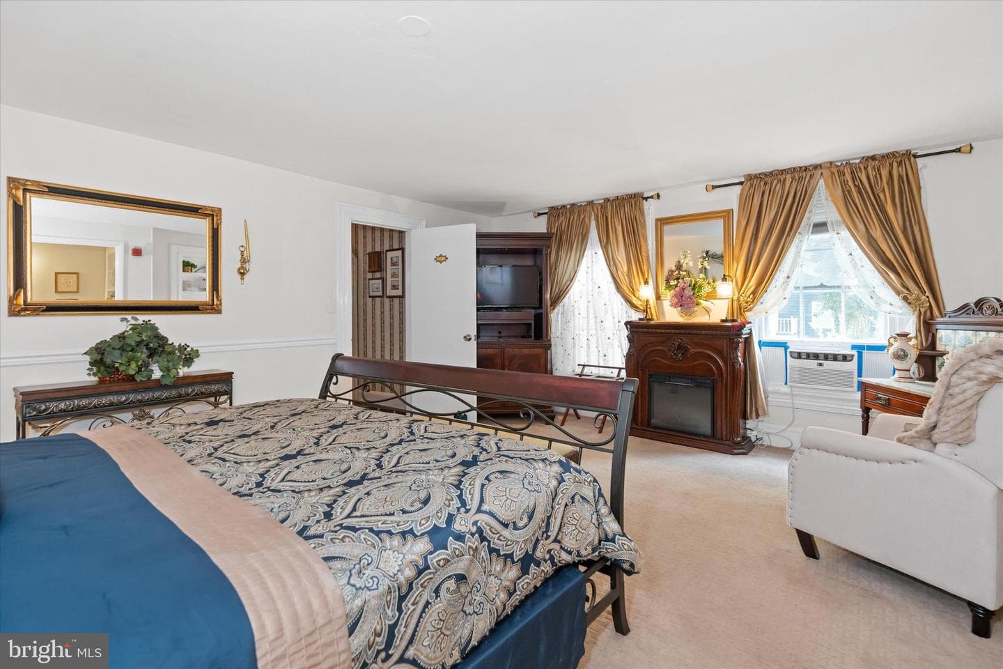300 Bohemia Avenue photo 58