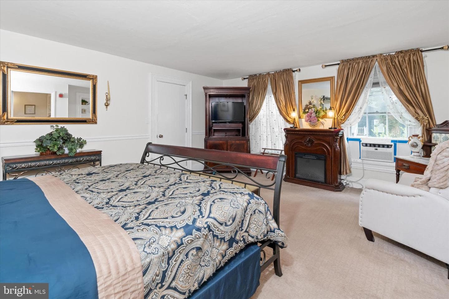 300 Bohemia Avenue photo 61