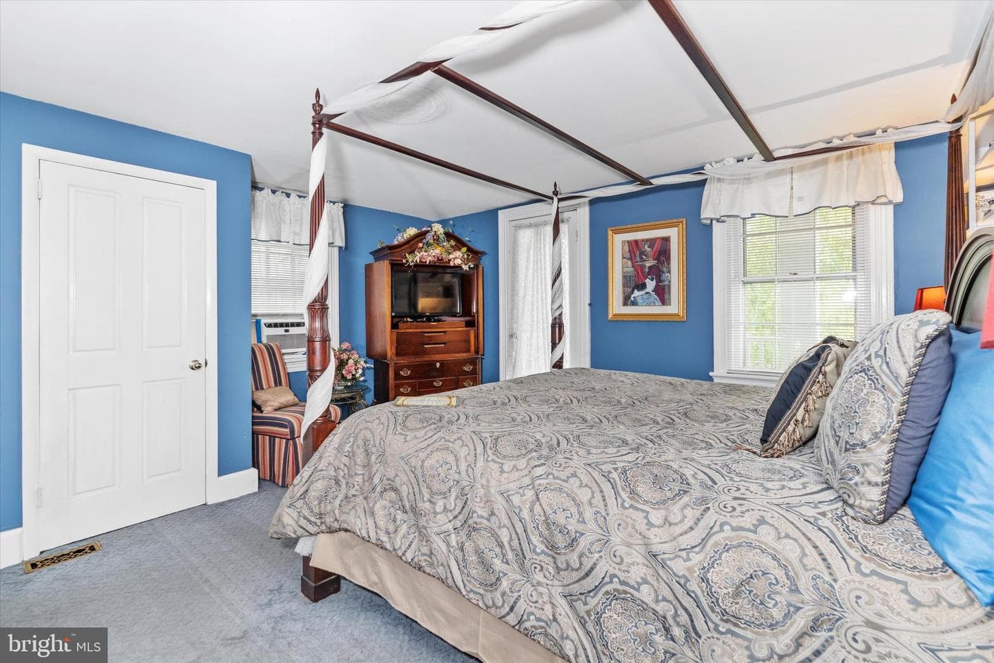300 Bohemia Avenue photo 75