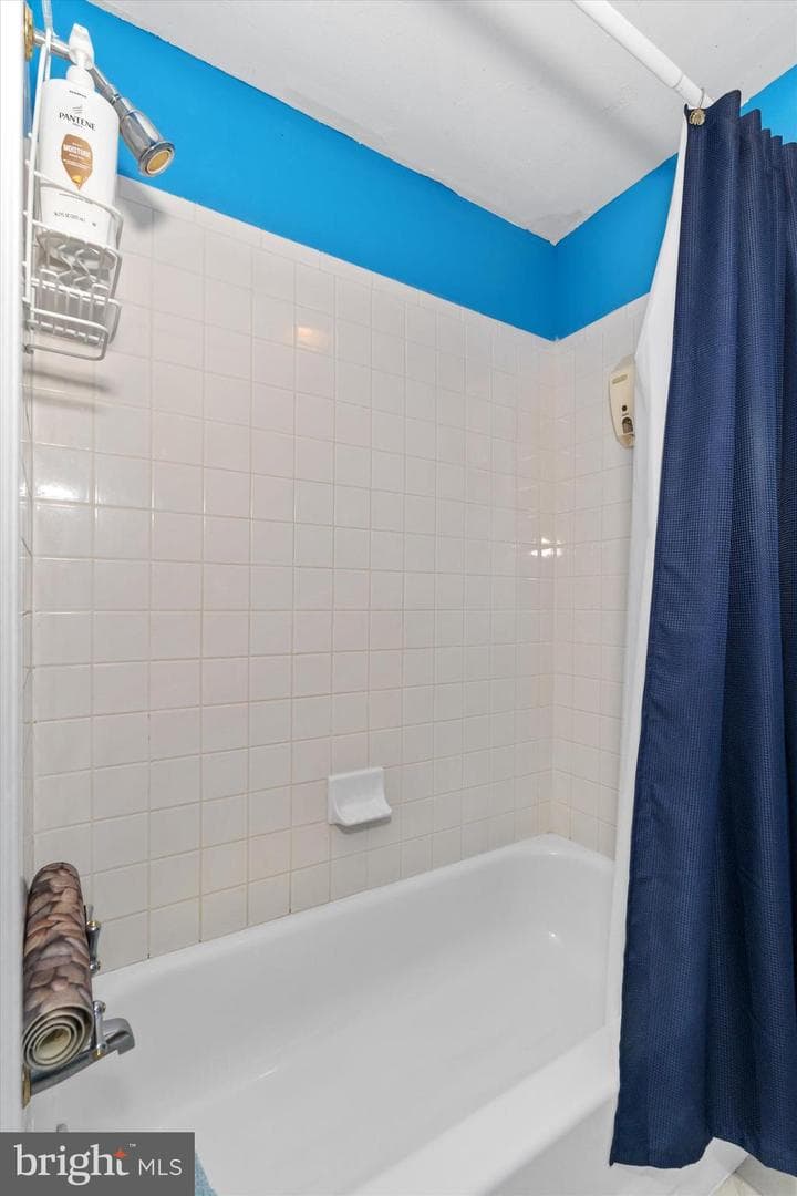 300 Bohemia Avenue photo 79