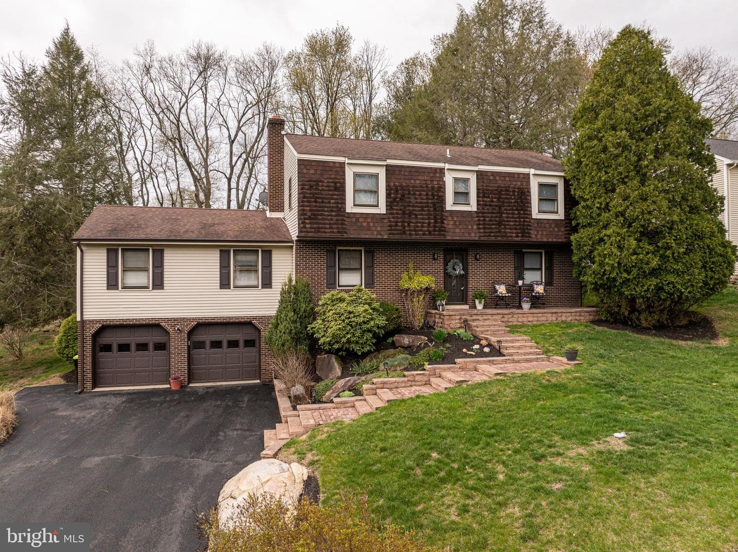 211 Ashley Drive photo 1