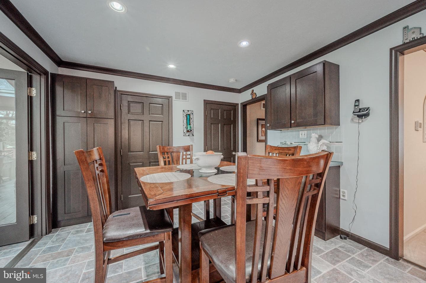 211 Ashley Drive photo 21