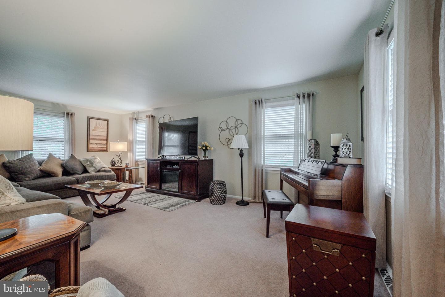 211 Ashley Drive photo 6