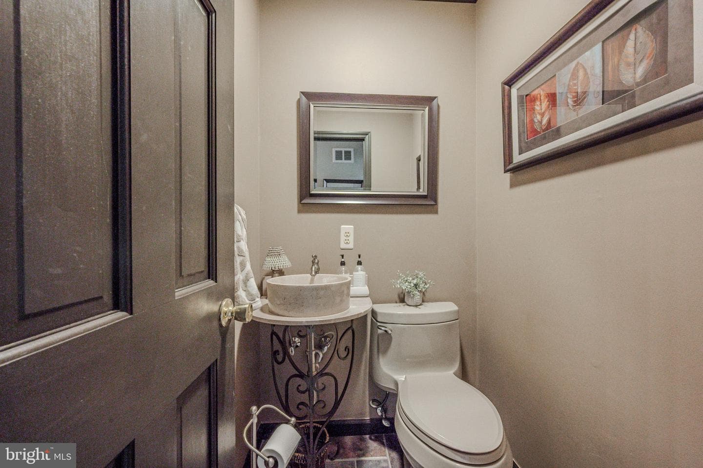 211 Ashley Drive photo 9