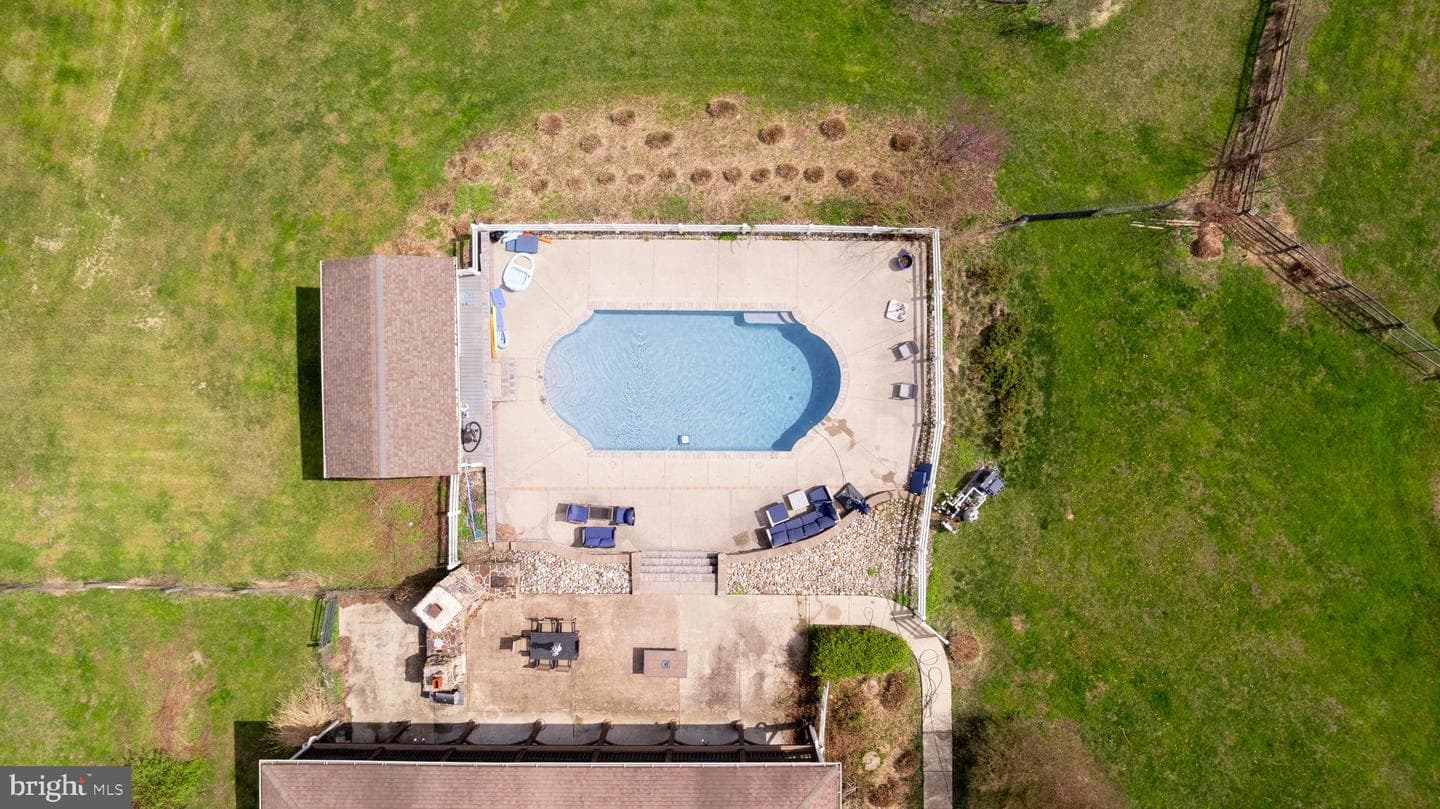 5727 Telegraph Road photo 9