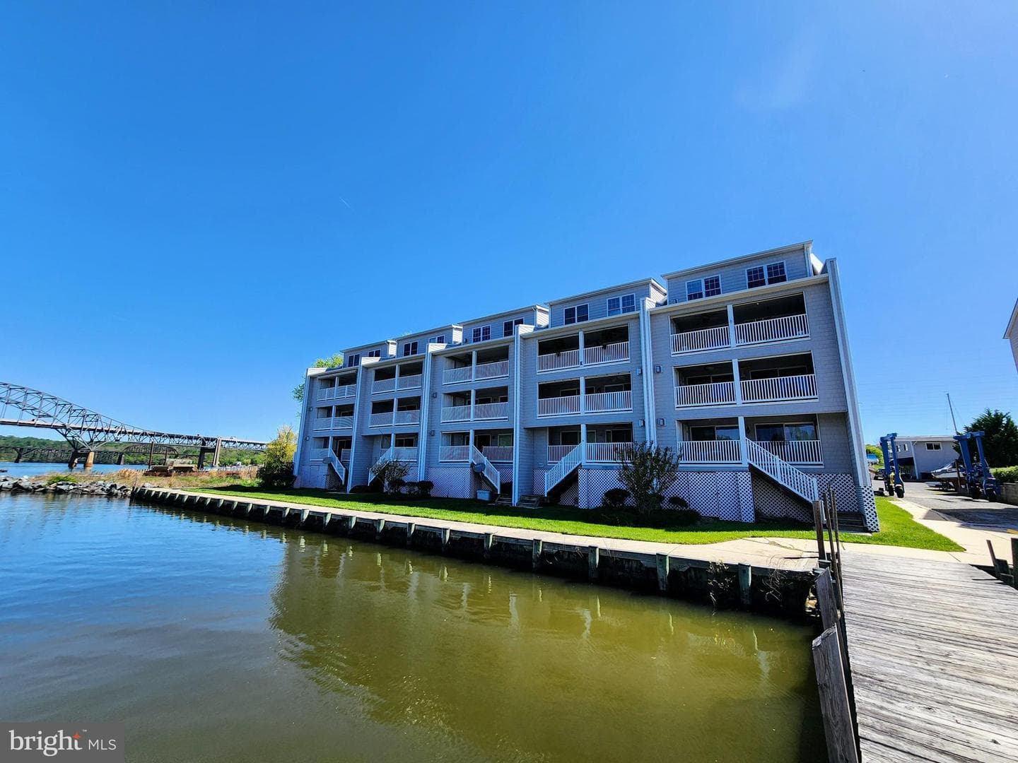 24 Mcmullens Wharf #2c photo 2
