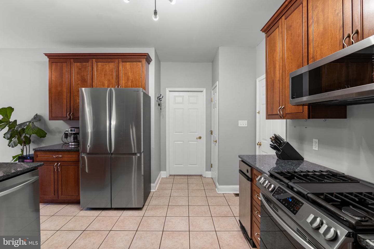 145 Rolling Avenue photo 24