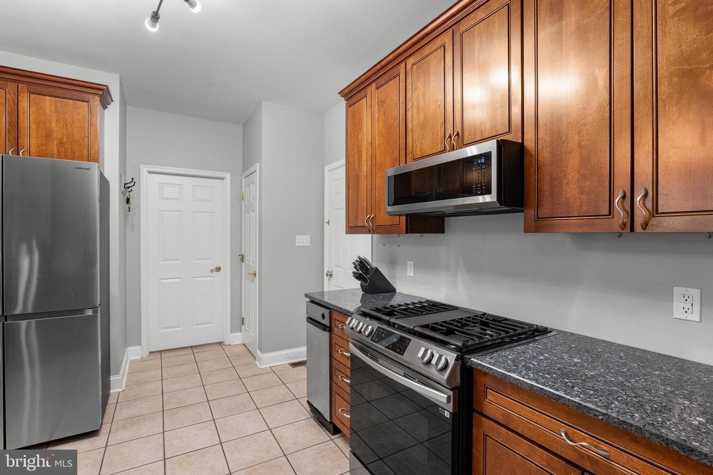 145 Rolling Avenue photo 26
