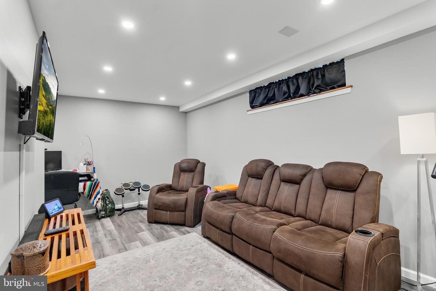 145 Rolling Avenue photo 43