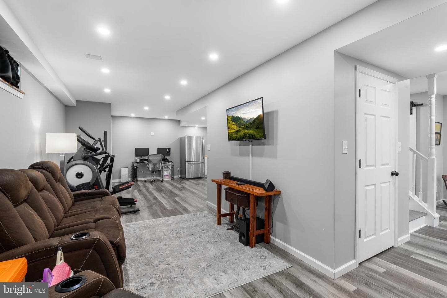 145 Rolling Avenue photo 44