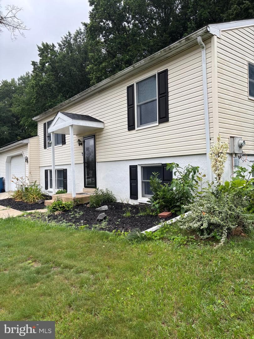 108 W Village Road photo 2