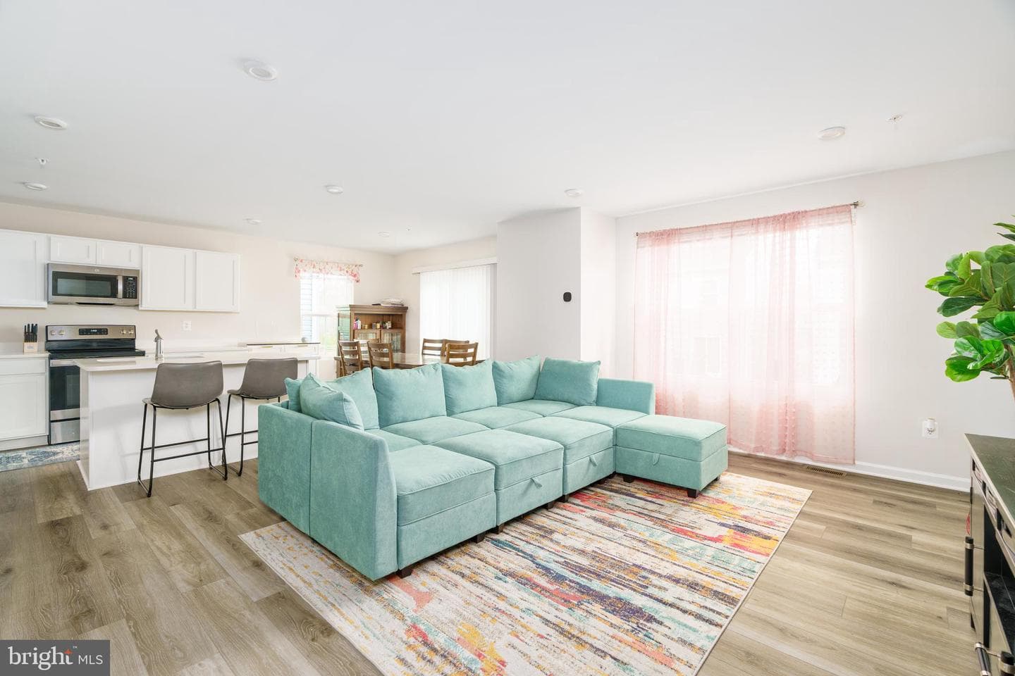 7 Olive Way photo 2