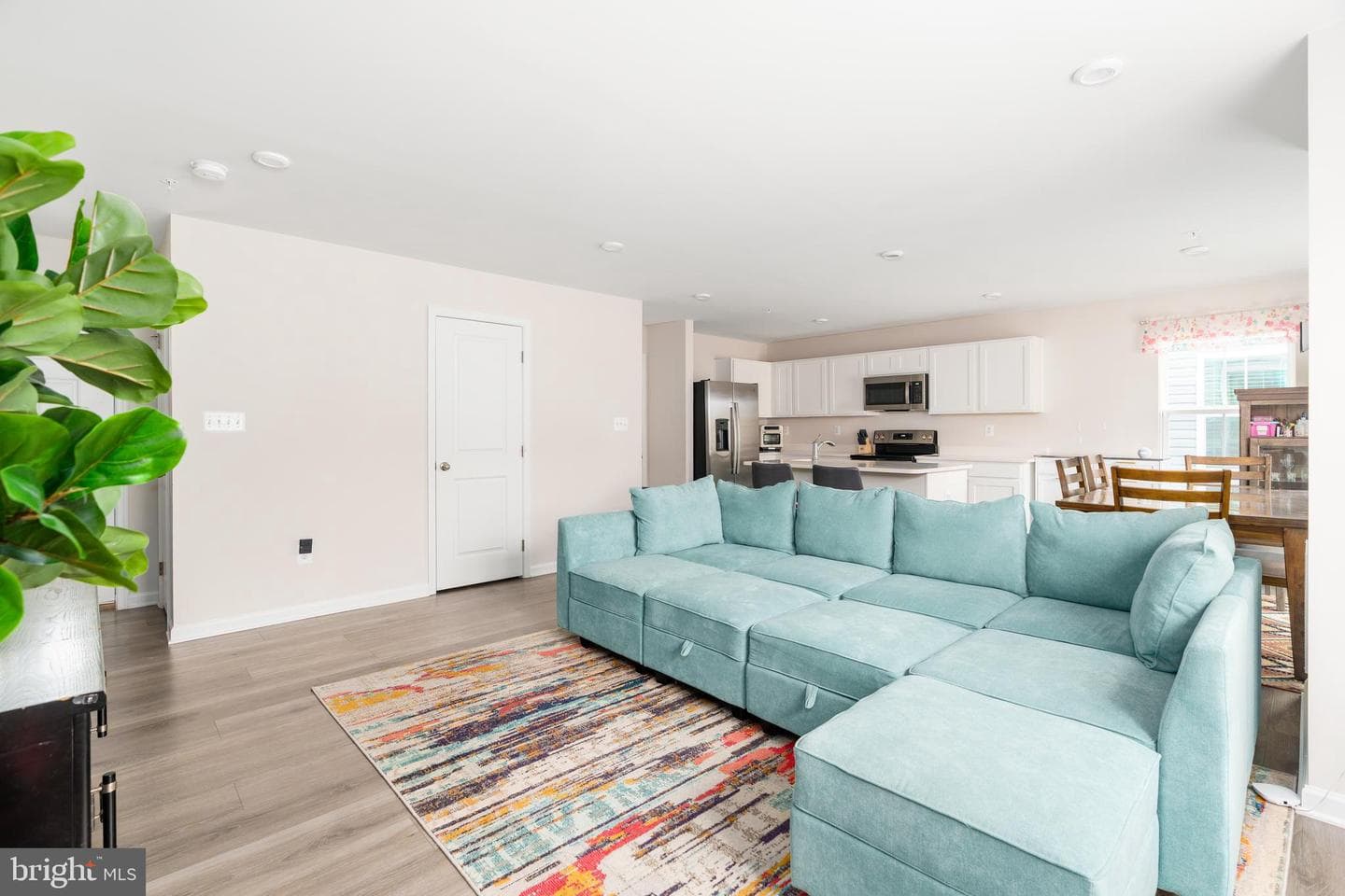 7 Olive Way photo 3
