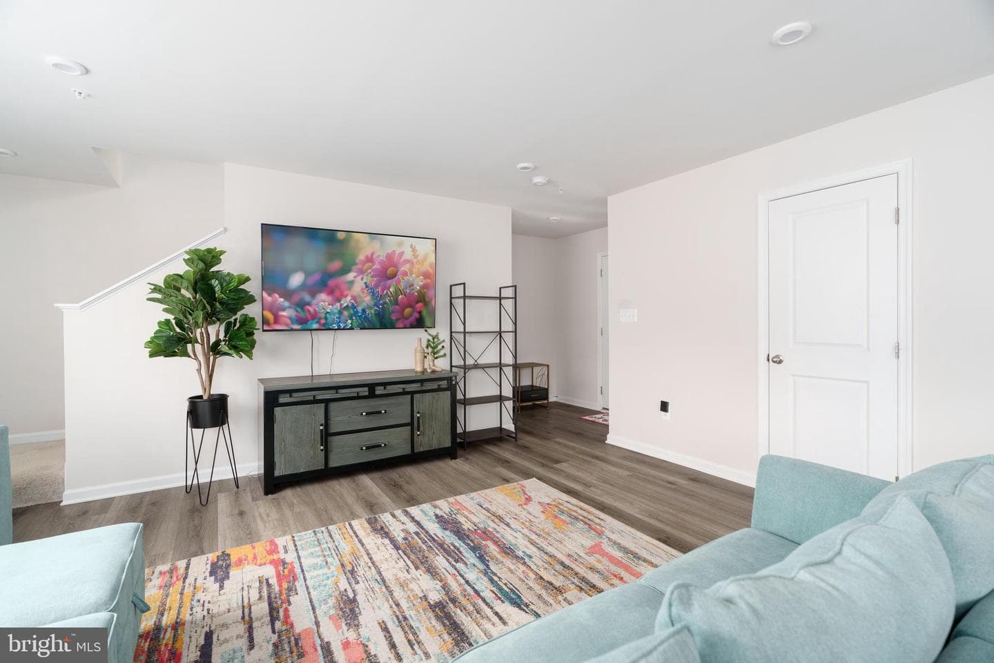 7 Olive Way photo 4