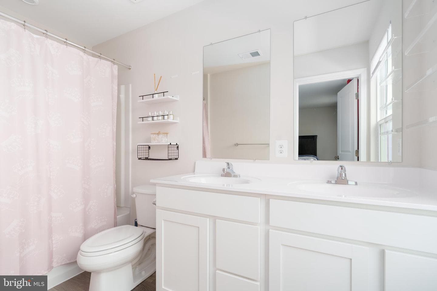7 Olive Way photo 8