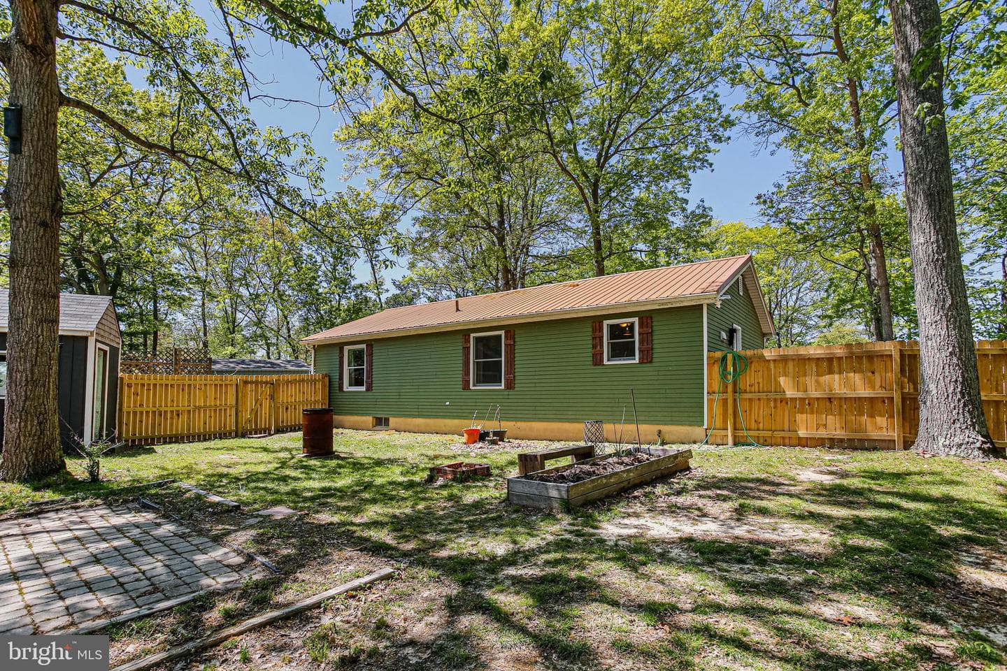 2 Lexington Court photo 4