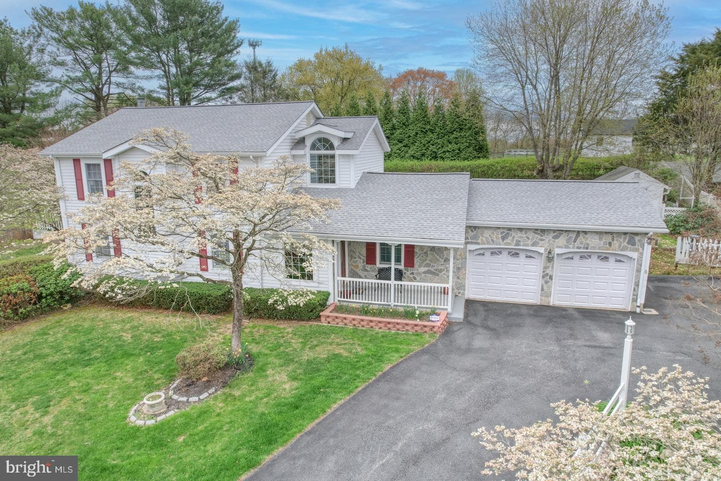 111 Dennis Drive photo 2