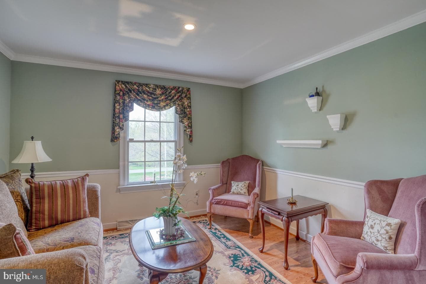 111 Dennis Drive photo 6