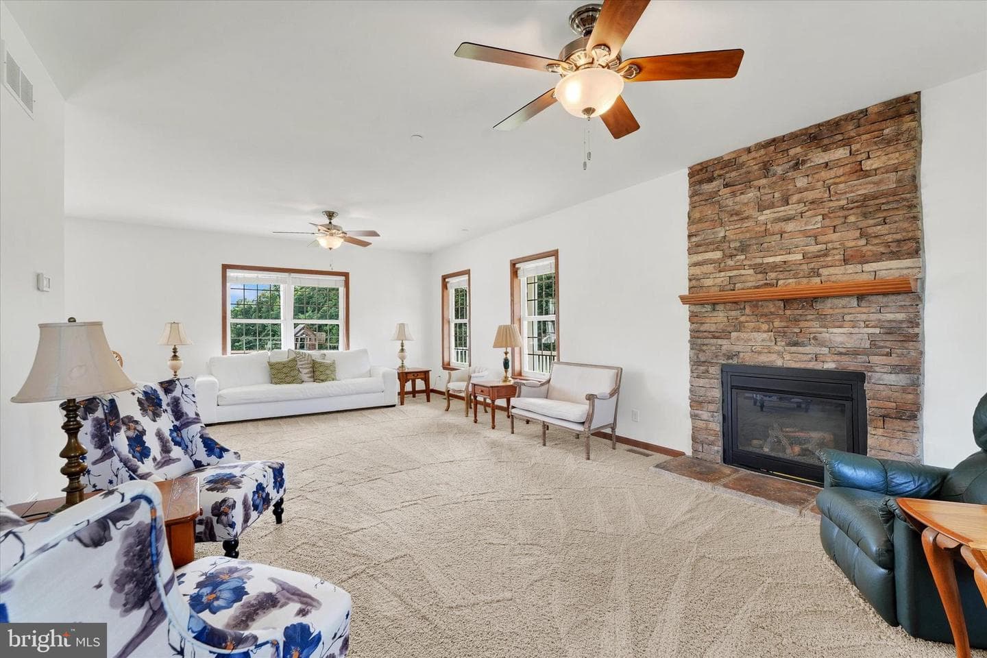 249 Floral Way photo 22