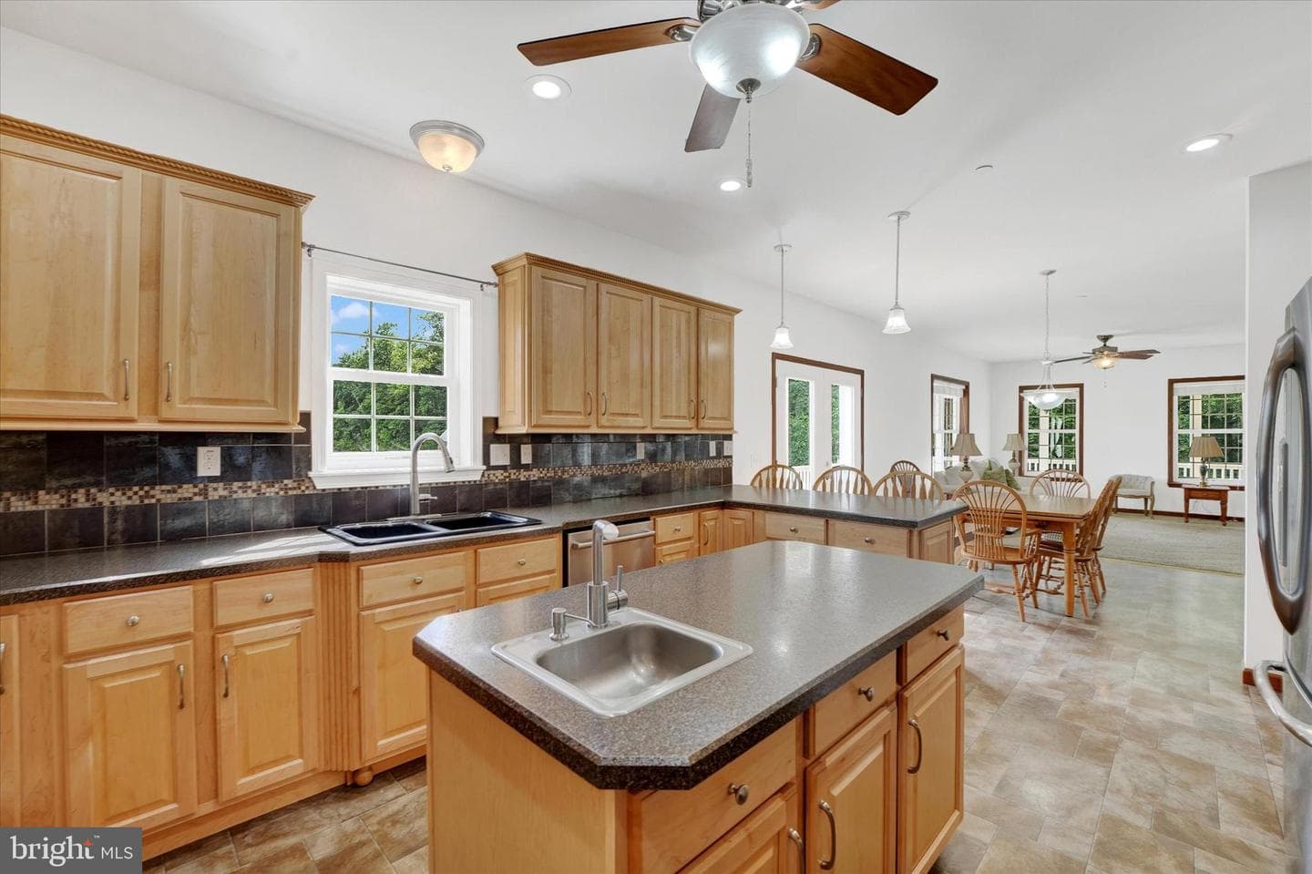249 Floral Way photo 33