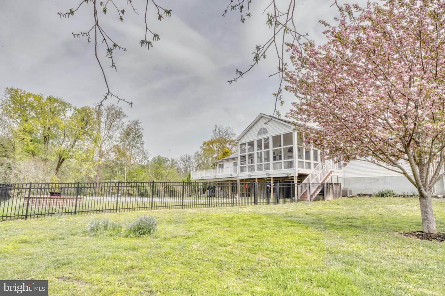 39 Riverside Drive photo 5