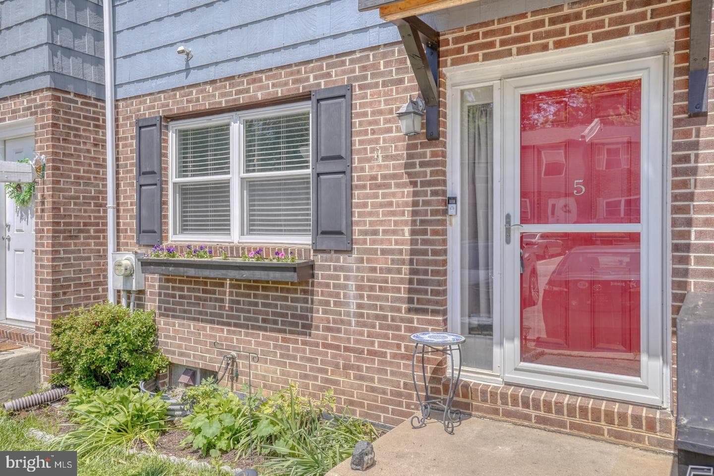 5 Jamestown Court photo 2