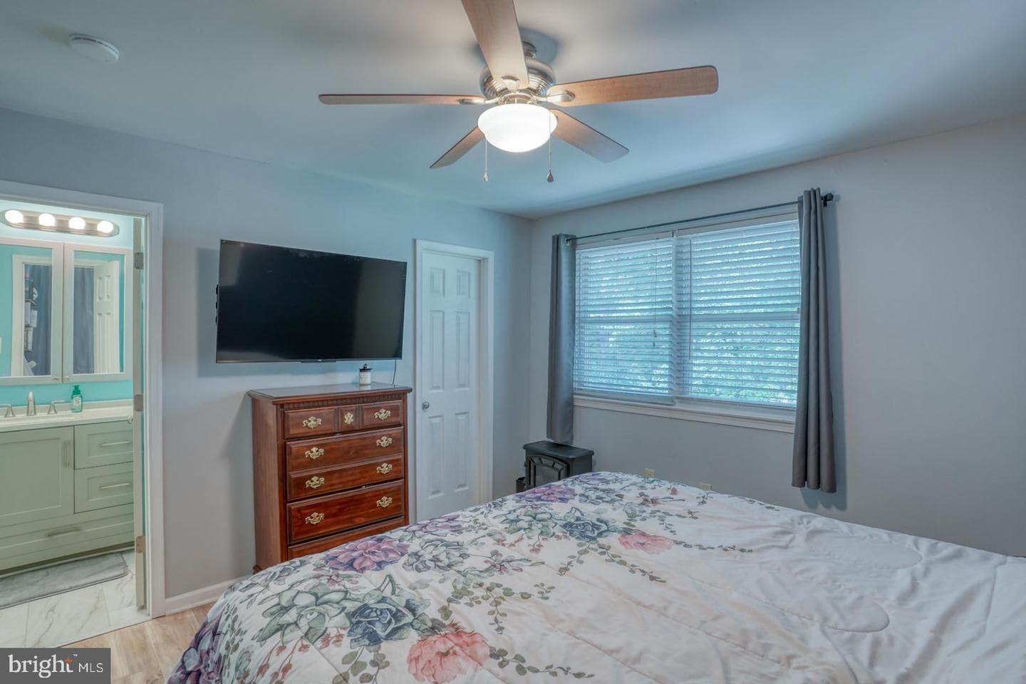 5 Jamestown Court photo 27