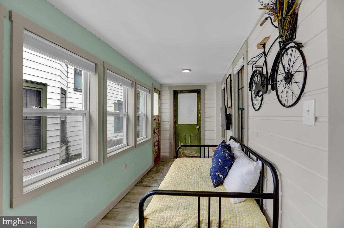314 Bohemia Avenue photo 34