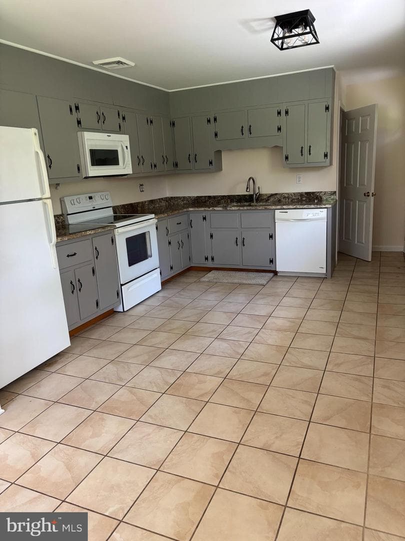 1231 Leeds Road photo 2