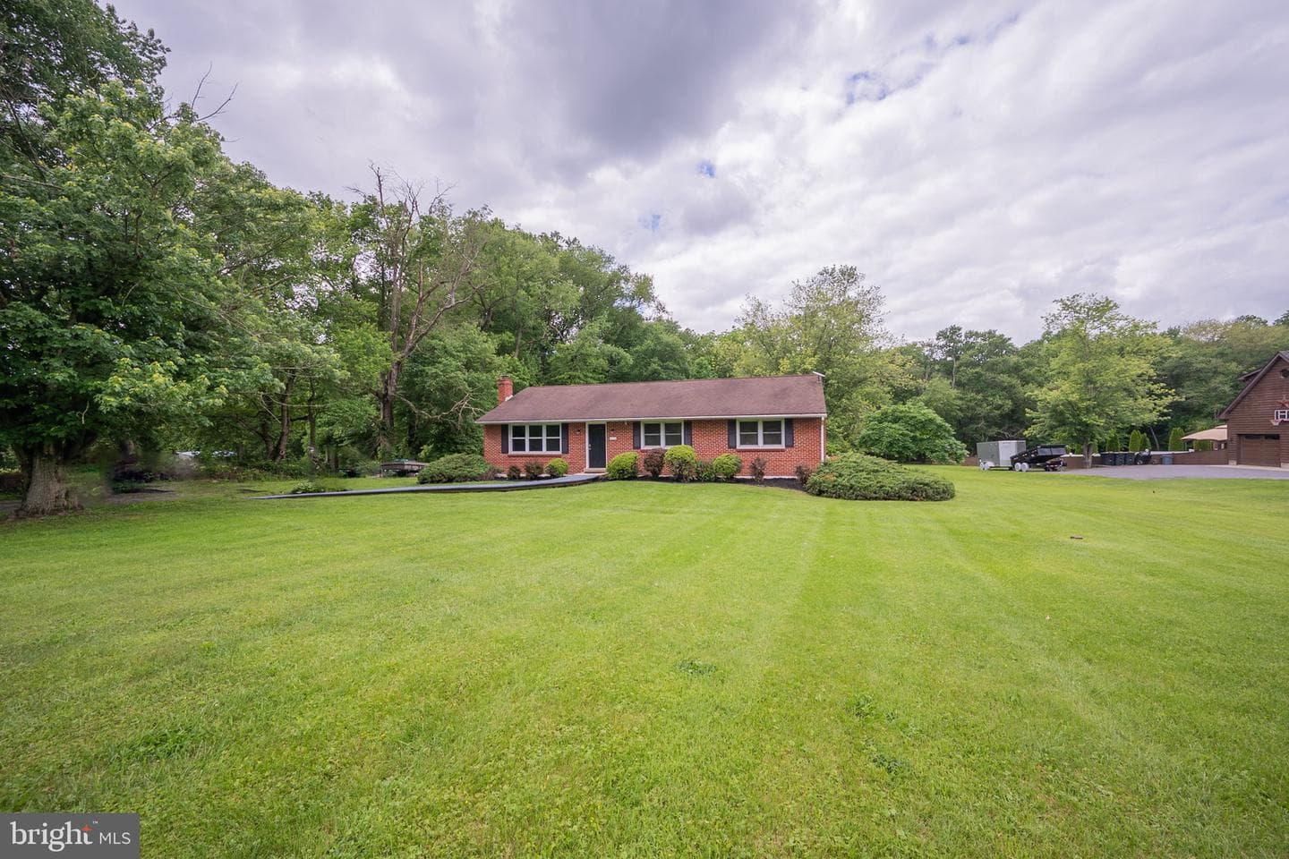 315 S Simpers Road S photo 3