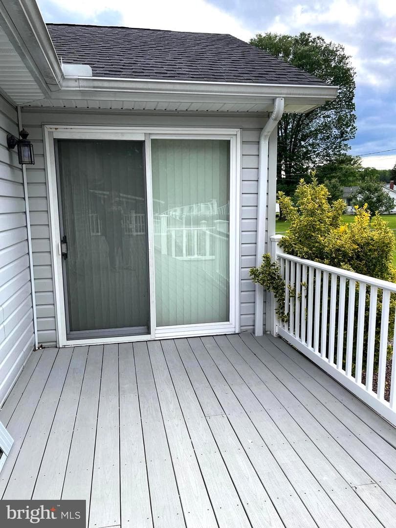 106 Newark Avenue photo 13