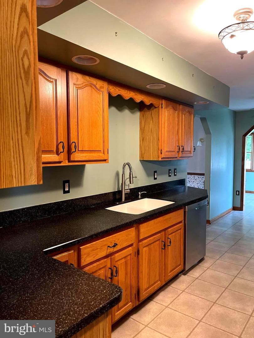 106 Newark Avenue photo 6