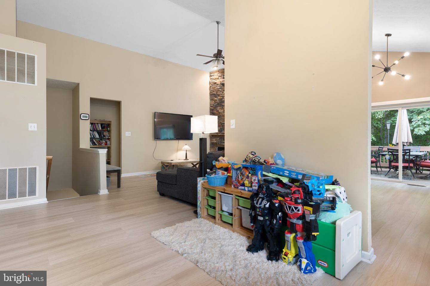 27 John Adams Lane photo 9