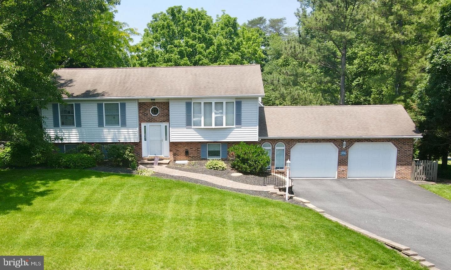 9 White Pine Circle photo 1
