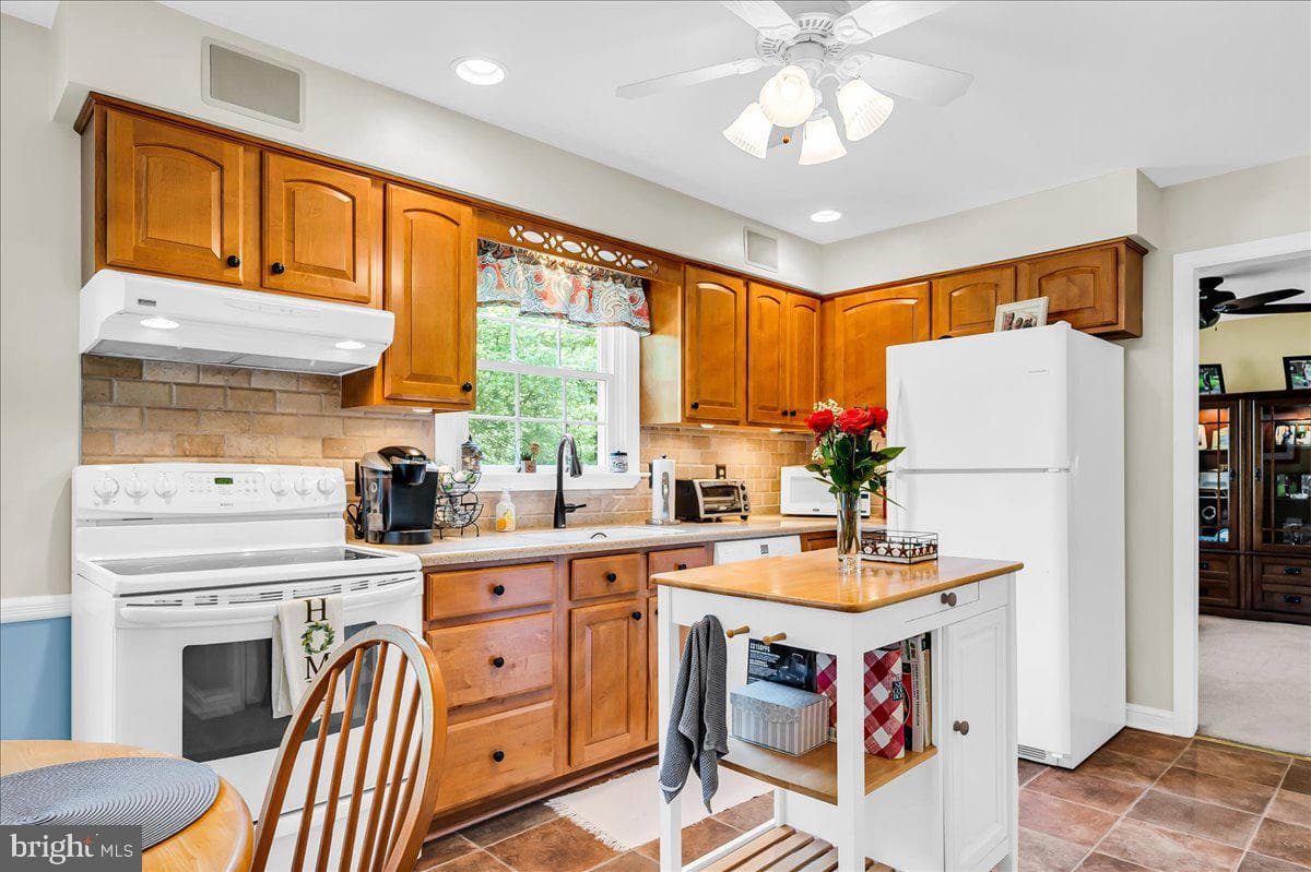 148 Ballantrae Drive photo 9