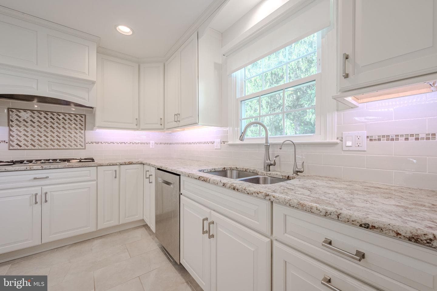 208 Atlanta Court photo 16