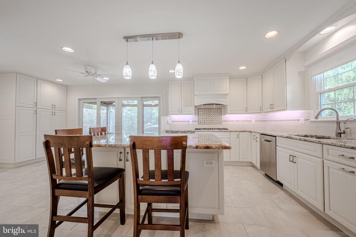 208 Atlanta Court photo 17