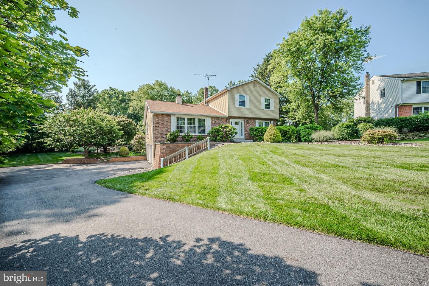 208 Atlanta Court photo 2