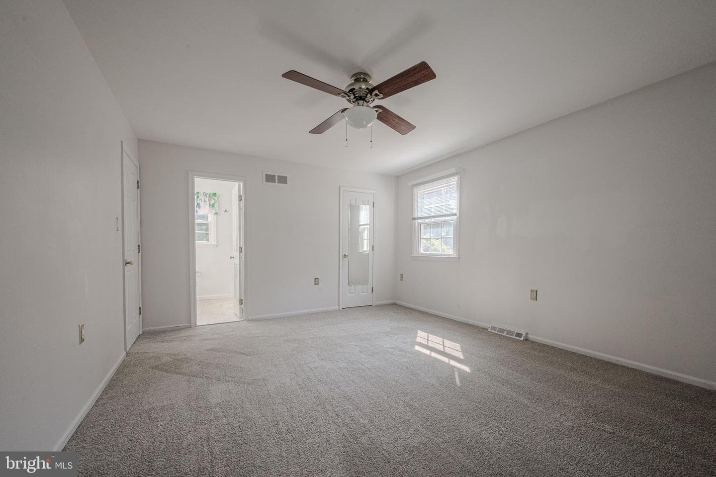 208 Atlanta Court photo 31