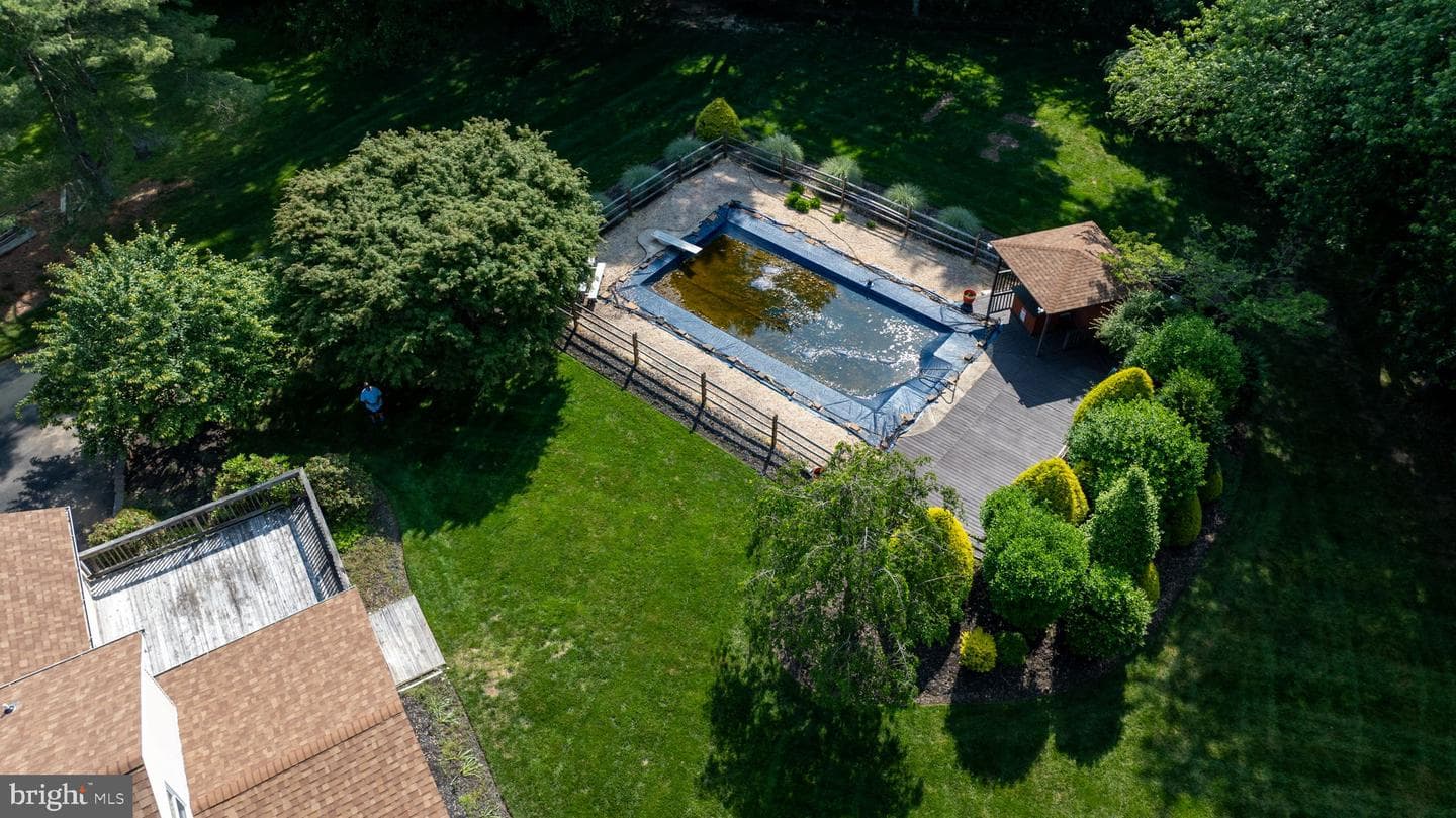 208 Atlanta Court photo 57