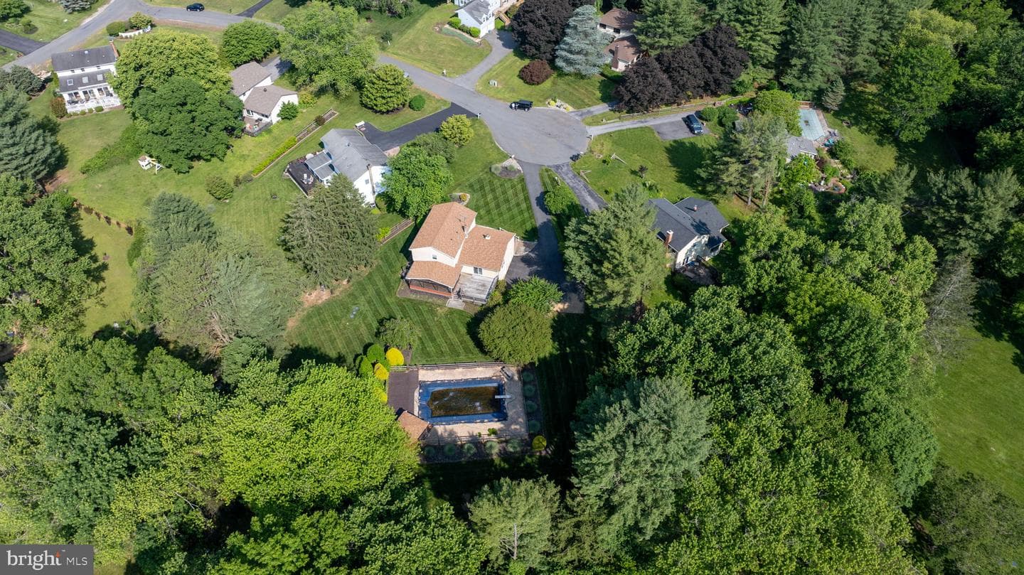 208 Atlanta Court photo 61