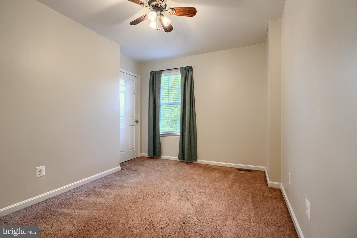 121 Flintstone Drive photo 30