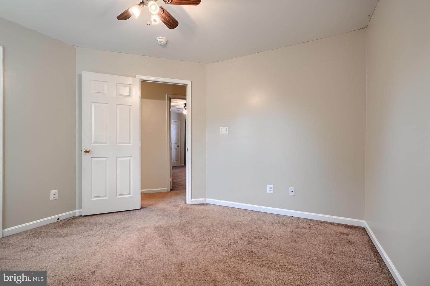 121 Flintstone Drive photo 36