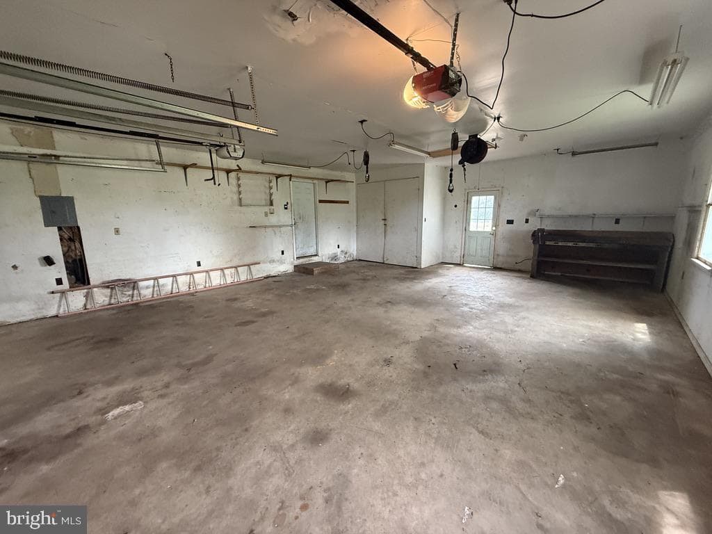 2398 Telegraph Road photo 14