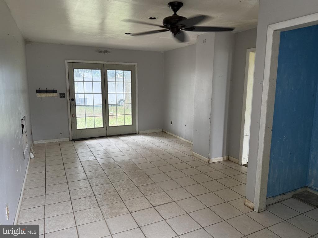 2398 Telegraph Road photo 16